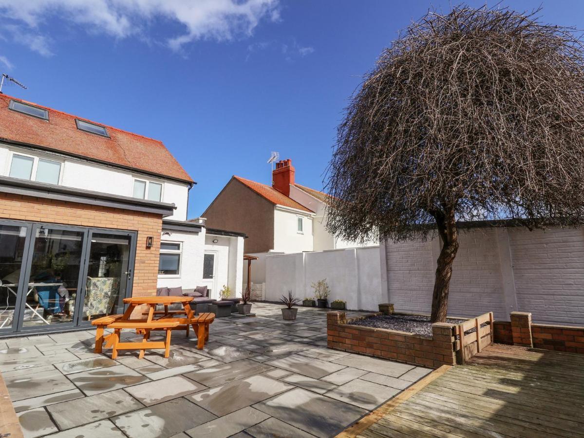 Tan Y Fron Villa Penrhyn Bay Bagian luar foto